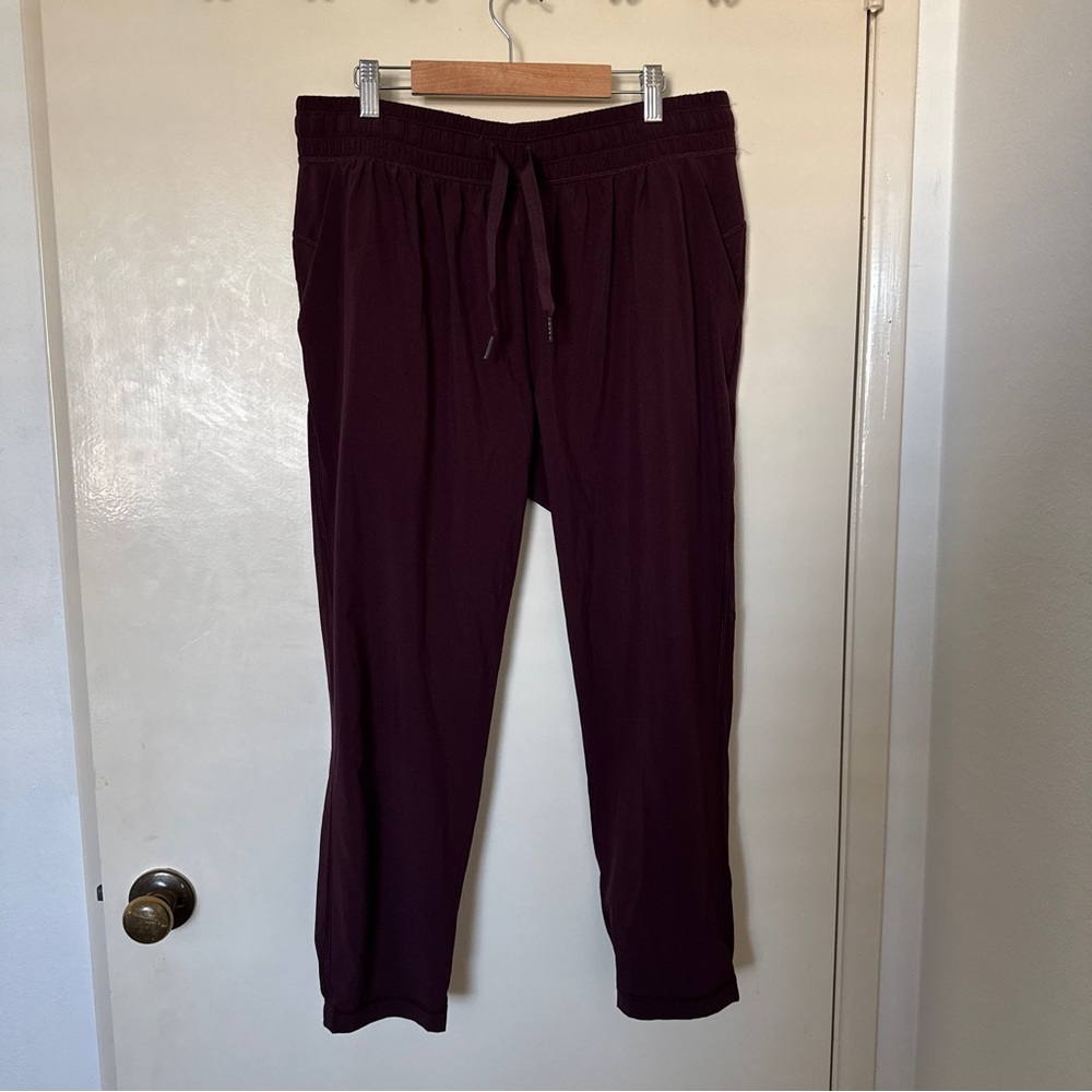 Lululemon women’s Purple Lightweight Drawstring Joggers Size 8 (no Brand Tag)